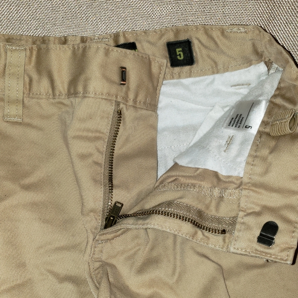 🏷 Old Navy Tan Shorts - Picture 2 of 5
